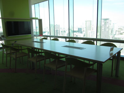 六本木高層階大規模オフィスロケ地会議室