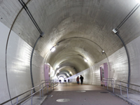 横浜　歩行者トンネル　ロケ地　大きい　広い