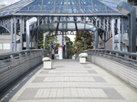 横浜　歩道橋　ヨーロッパの街並み　撮影可能なバス停