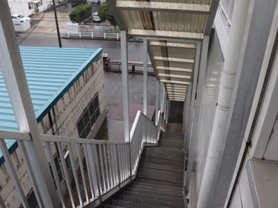 品川区倉庫ロケ地非常階段